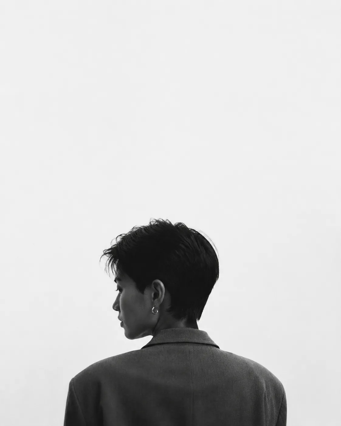 极简人像：白墙剪影 效果图